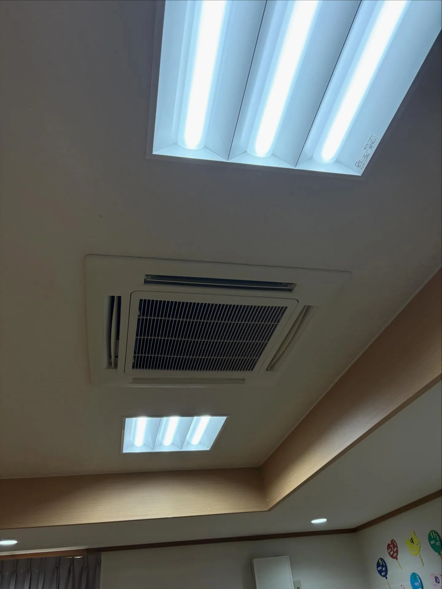 業務用4方向カセットエアコンの更新工事🔧✨